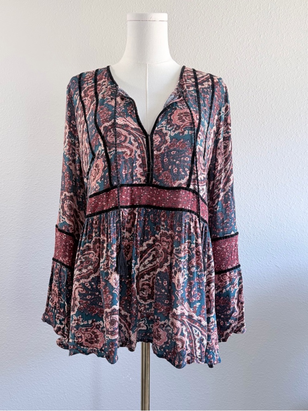 American Eagle Outfitters Boho Peasant Paisley Bell Sleeve women's Top Sz M